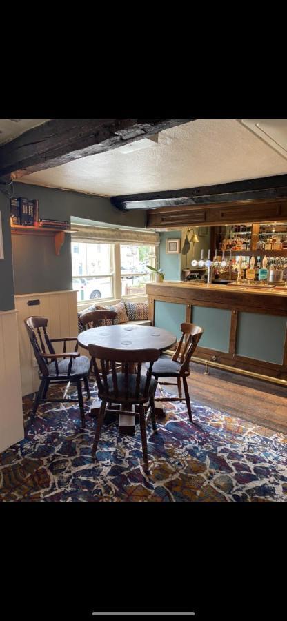 The Red Lion Hotel Cricklade Buitenkant foto