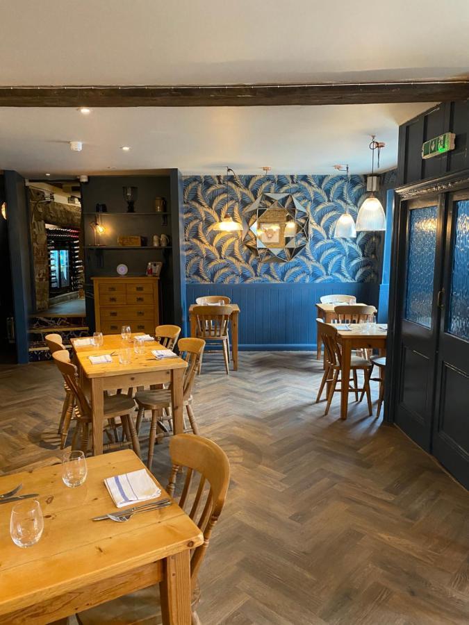 The Red Lion Hotel Cricklade Buitenkant foto
