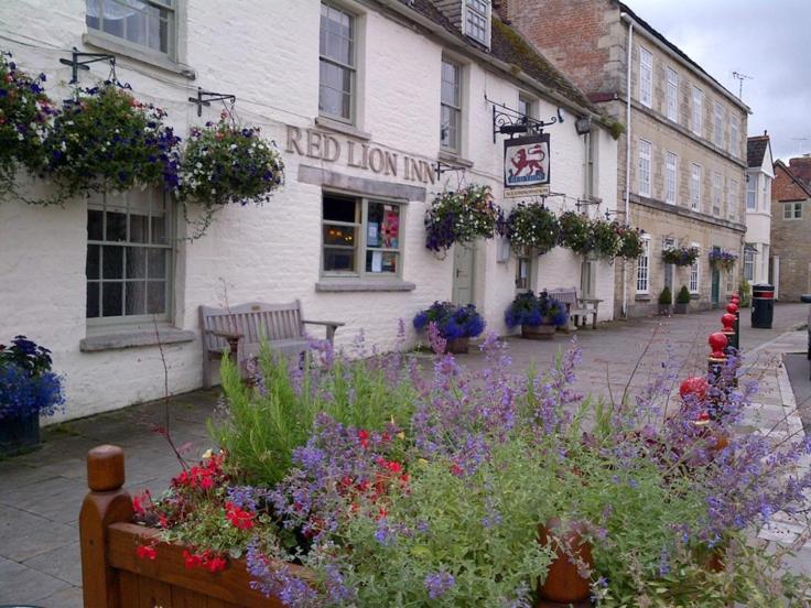 The Red Lion Hotel Cricklade Buitenkant foto